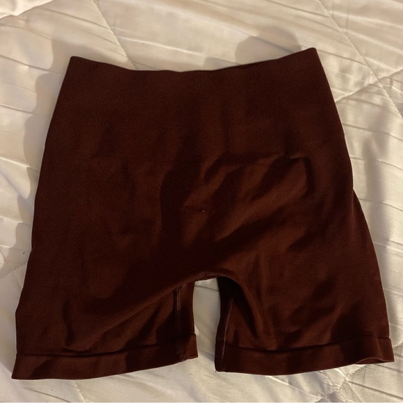 ALPHALETE AMPLIFY SHORT 4.5" Sangria - Picture 2 of 4